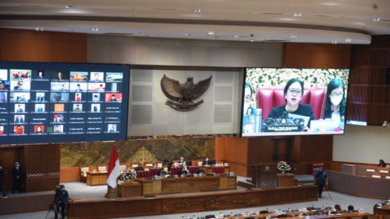 Ketua DPR RI Dr. (H.C.) Puan Maharani saat pengesahan Rancangan Undang-undang Daerah Otonomi Baru (DOB) Provinsi Papua Barat Daya dalam Rapat Paripurna DPR RI, Senayan Jakarta, Kamis (17/11/2022). (Arief/nr)