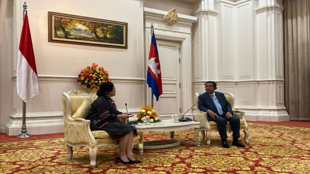 Ketua DPR RI Puan Maharani melakukan kunjungan kehormatan (Courtesy Call) dengan Perdana Menteri (PM) Kamboja, Hun Sen. (Istimewa/DPR RI)