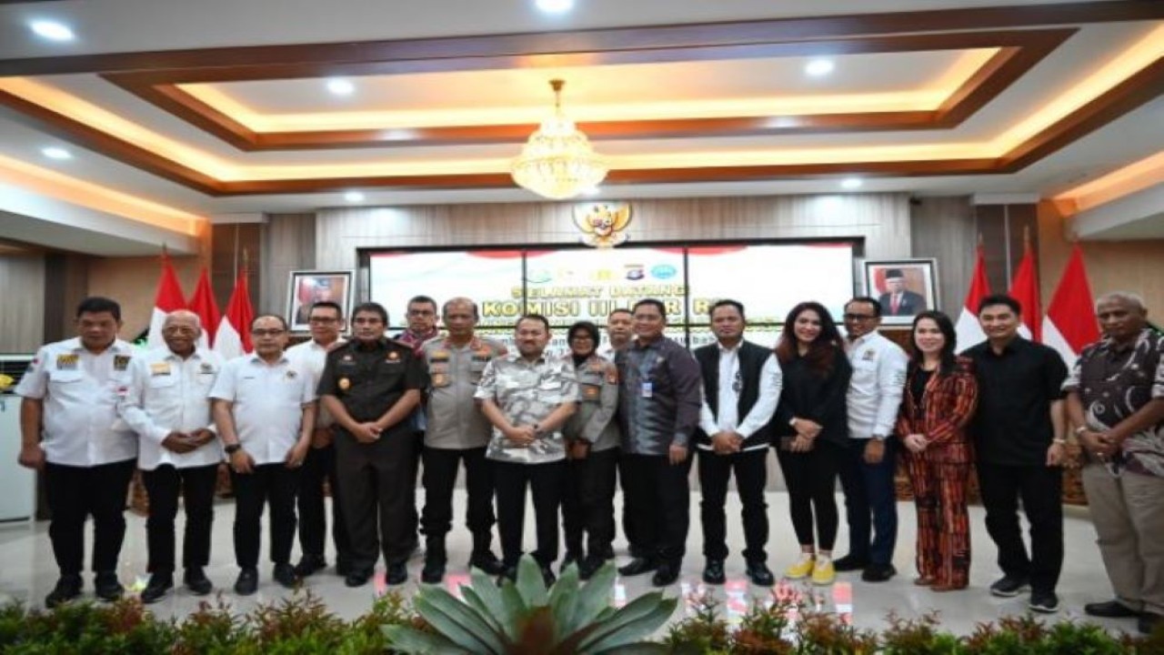 Anggota Komisi III DPR RI Rudy Mas'ud dalam foto bersama usai Kunker Legislasi Komisi III di Palangkaraya, Kalimantan Tengah, Sabtu (5/11/2022). (Bianca/nvl)