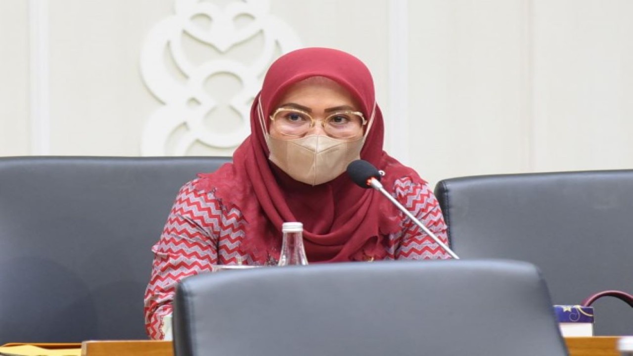 Anggota Badan Legislasi (Baleg) DPR RI Saniatul Lativa dalam Rapat Harmonisasi RUU tentang Pengawasan Obat dan Makanan, di Gedung Nusantara I, Senayan, Jakarta, Selasa (8/11/2022). (Arief/Man)