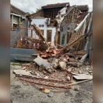 Sebuah rumah mengalami kerusakan akibat gempa di Kabupaten Cianjur, Jawa Barat, Senin (21/11/2022). (FOTO ANTARA/Dokumentasi Pribadi)-1669103068