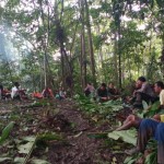 Sejumlah personel di hutan Halmahera yang menjadi tempat hilangnya sembilan warga (ANTARA/Abdul Fatah)-1668756063