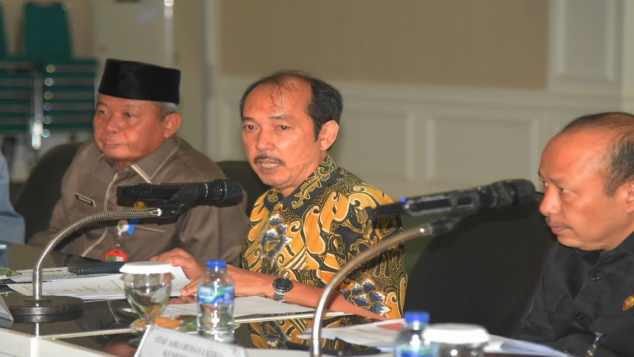 Wakil Ketua Komisi II DPR RI Yanuar Prihatin saat memimpin Kunjungan Kerja Spesifik (Kunspik) di Kantor Bupati Bogor, Jawa Barat, Selasa (8/11/2022). Foto: Aisyah/nr