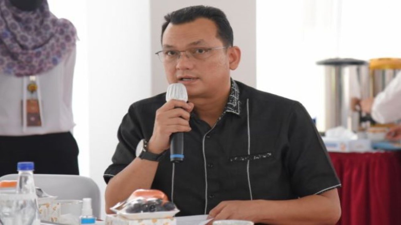 Wakil Ketua Komisi VI DPR RI Martin Manurung saat memimpin Kunjungan Kerja Spesifik (Kunspik) Komisi VI DPR RI ke PT Kimia Farma. (Eki/nr)