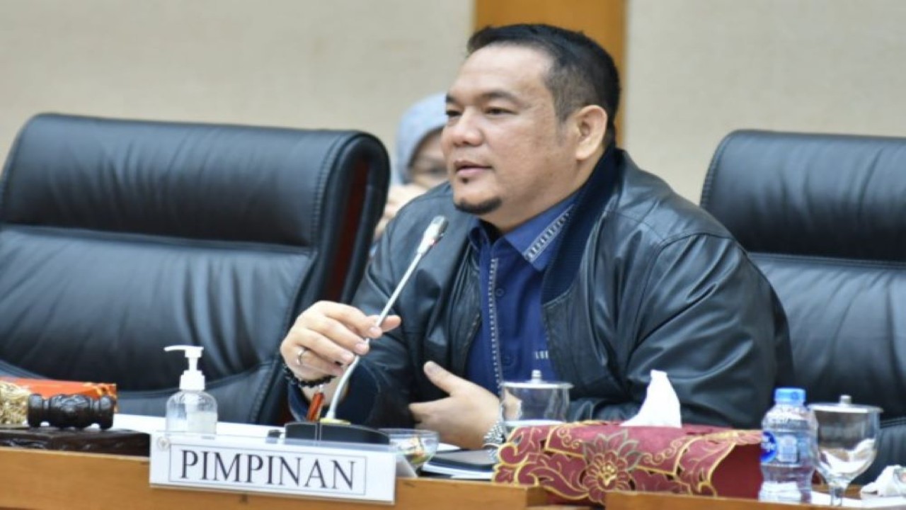 Anggota Komisi VII DPR RI Yulian Gunhar saat memimpin audiensi Pansus Batu Bara DPRD Lahat dengan Komisi VII DPR RI. (Oji/nr)