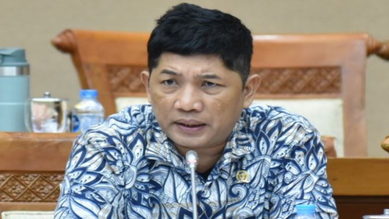 Anggota Komisi VII DPR RI Zulfikar Hamonangan saat mengikuti Rapat Kerja Komisi VII DPR RI dengan Menteri ESDM Arifin Tasrif. (Oji/nr)