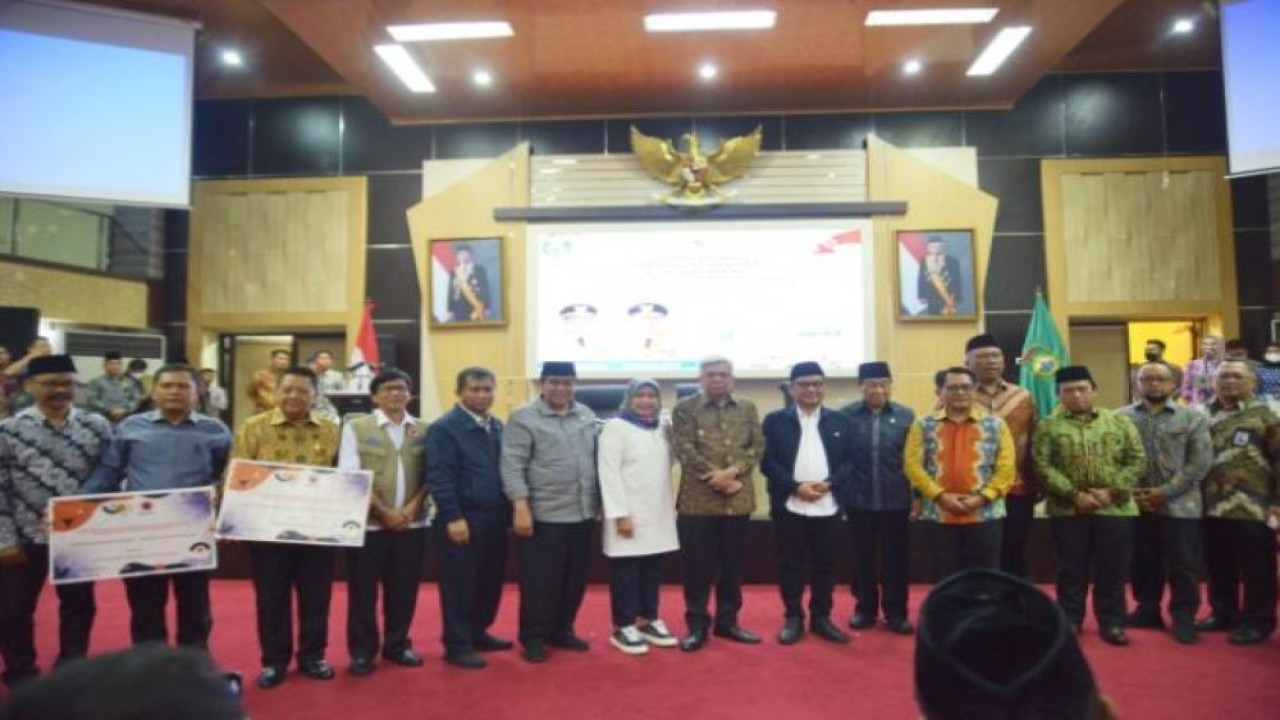 Tim Kunker Reses Komisi VIII DPR RI yang dipimpin Wakil Ketua Komisi VIII Ace Hasan Syadzily saat foto bersama usai pertemuan di Palembang. (Wilga/nr)