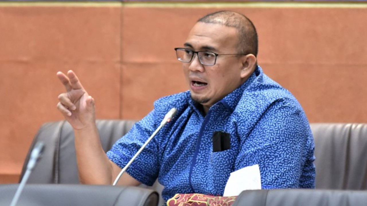 Anggota Komisi VI DPR RI Andre Rosiade dalam Rapat kerja Komisi VI DPR RI dengan Wakil Menteri BUMN I di ruang rapat Komisi VI DPR RI, Senayan, Jakarta, Rabu (7/12/2022). Foto: Oji/Man