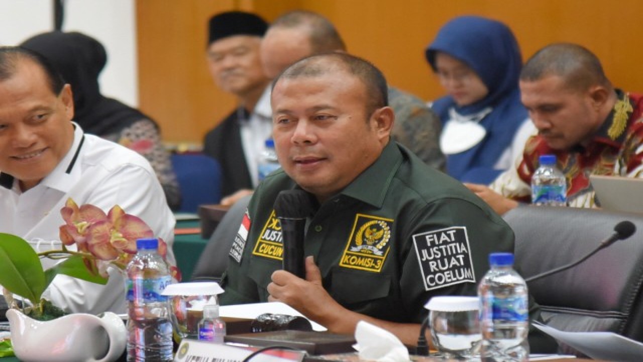 Anggota Komisi III DPR RI Cucun Ahmad Syamsurijal saat Kunker Reses Komisi III DPR RI dengan Pengadilan Tinggi Bandung, Pengadilan Tinggi Agama Bandung, Pengadilan TUN Bandung, Pengadilan Militer II-09 Bandung, di Kantor Pengadilan Tinggi Bandung, Senin (19/12/2022). Foto: Singgih/Man