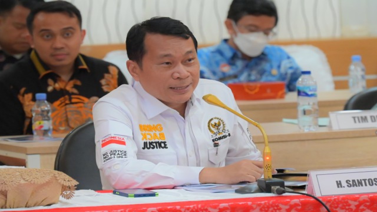 Anggota Komisi III DPR RI Santoso saat Kunjungan Kerja (Kunker) Reses Komisi III DPR RI dengan Kapolda Sulawesi Utara beserta jajaran dan Kepala BNN Provinsi Sulawesi Utara, di Mapolda Sulawesi Utara, Senin (19/12/2022). Foto: Kiki/nr