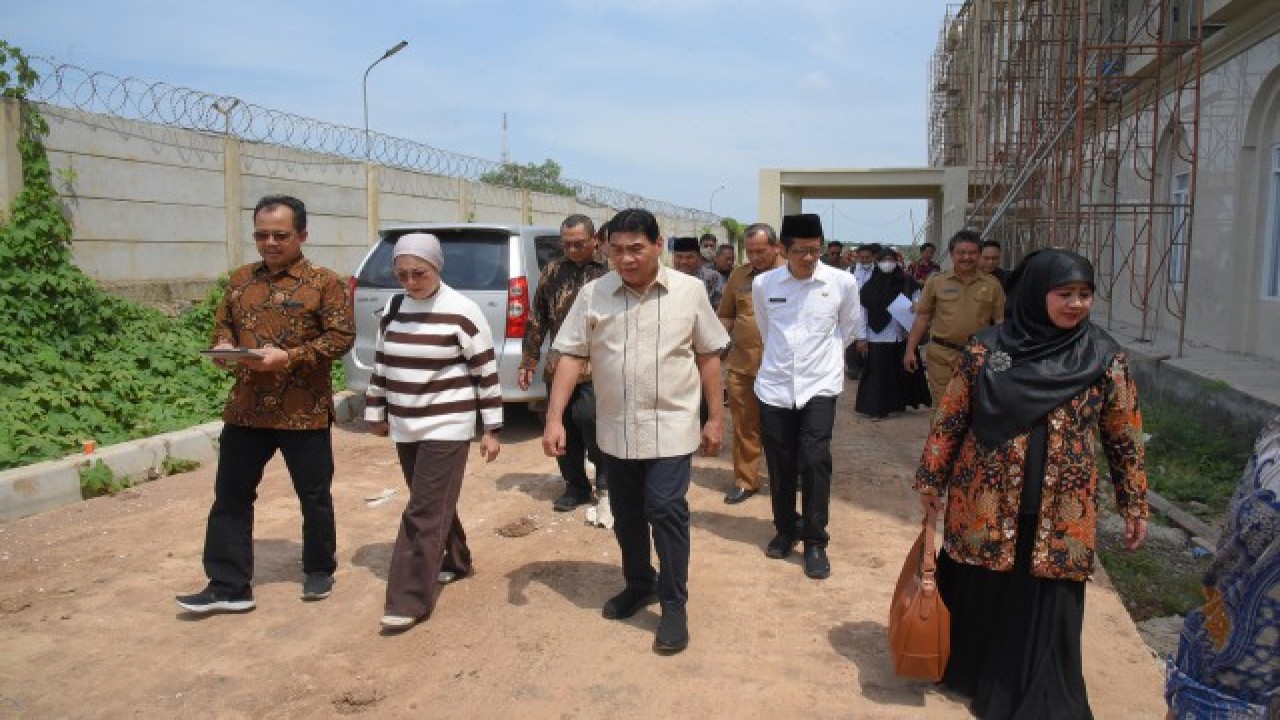 Anggota Komisi VIII DPR RI Achmad saat mengikuti Kunjungan Kerja Spesifik Komisi VIII DPR ke Kabupaten Indramayu. Foto: Eki/nr