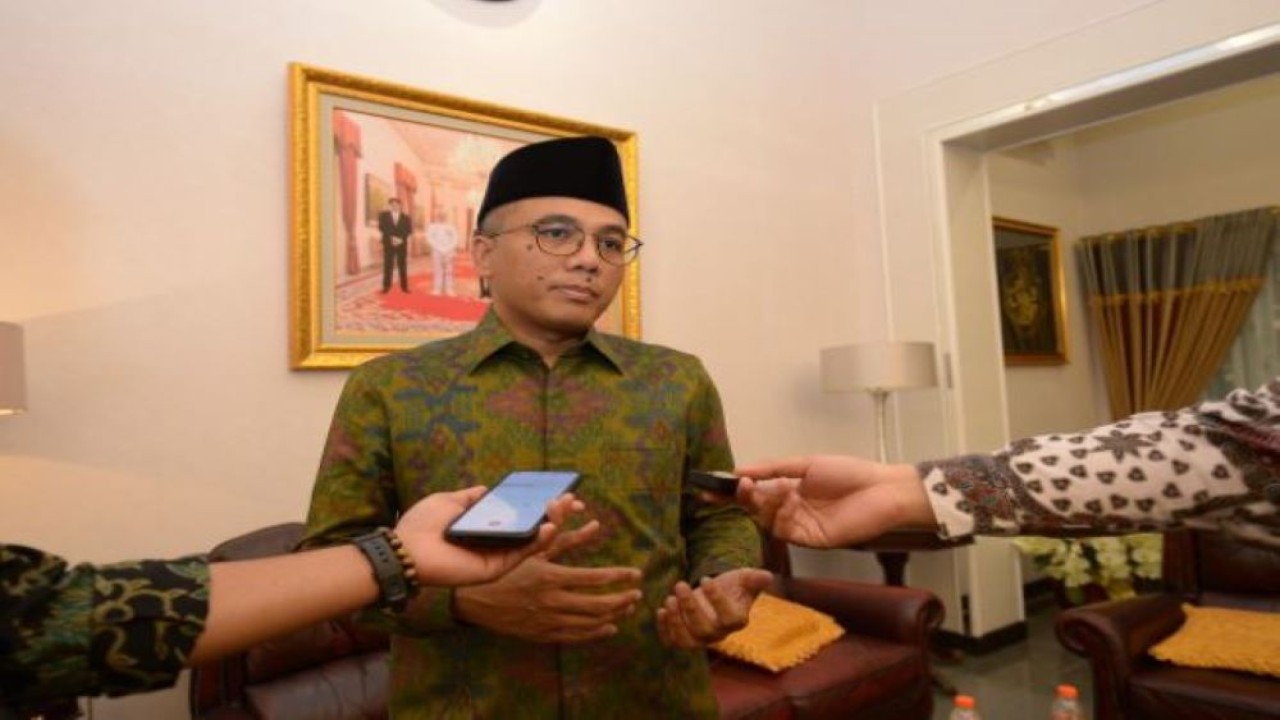 Anggota Komisi I DPR RI Arwani Thomafi saat diwawancarai usai verifikasi faktual bersama Komisi I DPR RI ke rumah dinas Yudo Margono di Menteng, Jakarta Pusat. (Runi/nr)