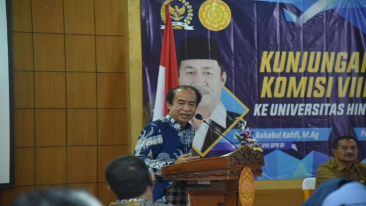 Ketua Komisi VIII DPR RI Ashabul Kahfi saat melakukan kunjungan ke Universitas Hindu Indonesia di Denpasar, Bali, Senin (19/12/2022). (Ria/Man)