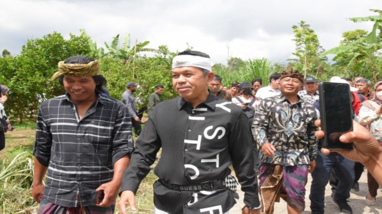 Wakil Ketua Komisi IV DPR Dedi Mulyadi saat melakukan tinjauan lapangan dalam rangka Kunker Reses Komisi IV DPR RI di Desa Bayung Gede, Kecamatan Kintamani, Kabupaten Bangli, Provinsi Bali. (Eki/nr)