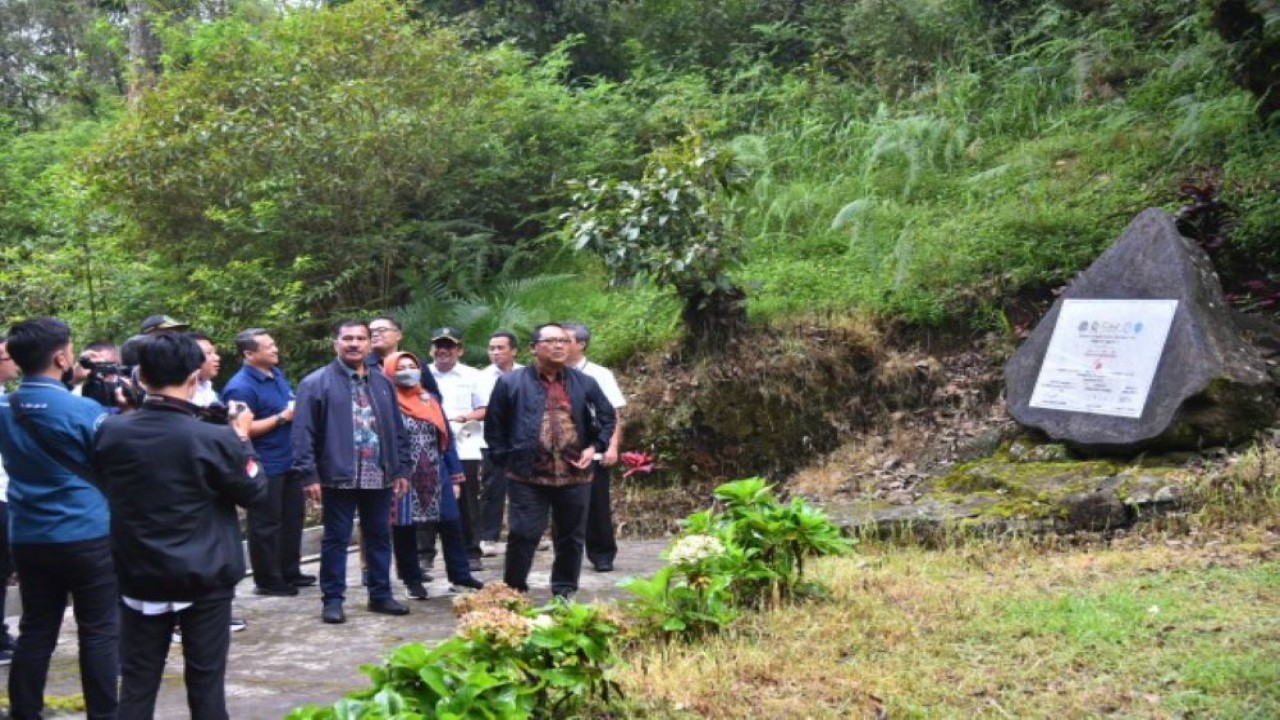 Anggota Komisi IV DPR RI I Made Urip saat berkunjung ke kawasan wisata Sakura Hills, di Tawangmangu, Karanganyar, Jawa Tengah, Rabu (14/12/2022). (Kresno/nr)