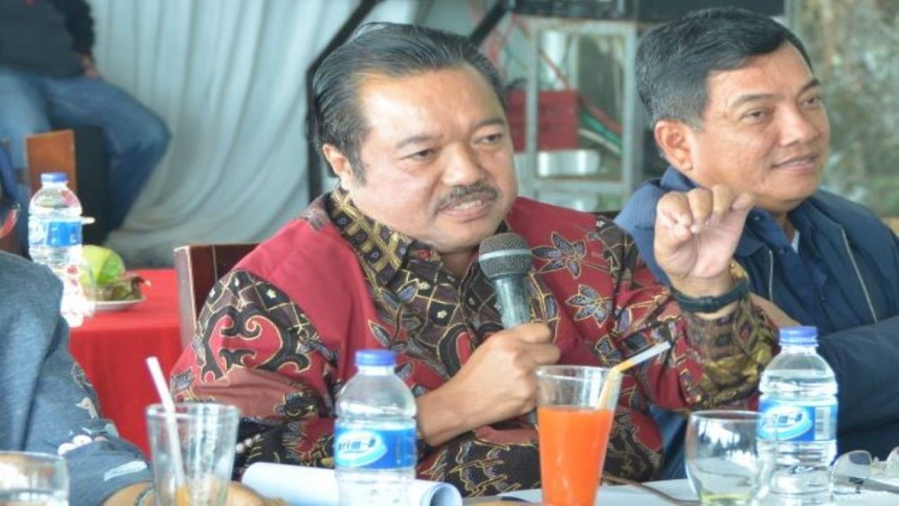 Anggota Komisi VI DPR RI Idris Laena saat mengikuti Kunjungan Kerja (Kunker) Reses Komisi VI DPR RI dengan Kementerian BUMN, Injourney, PT Hutama Karya dan PTPN III di Sumatera Utara. (Ubed/nr)