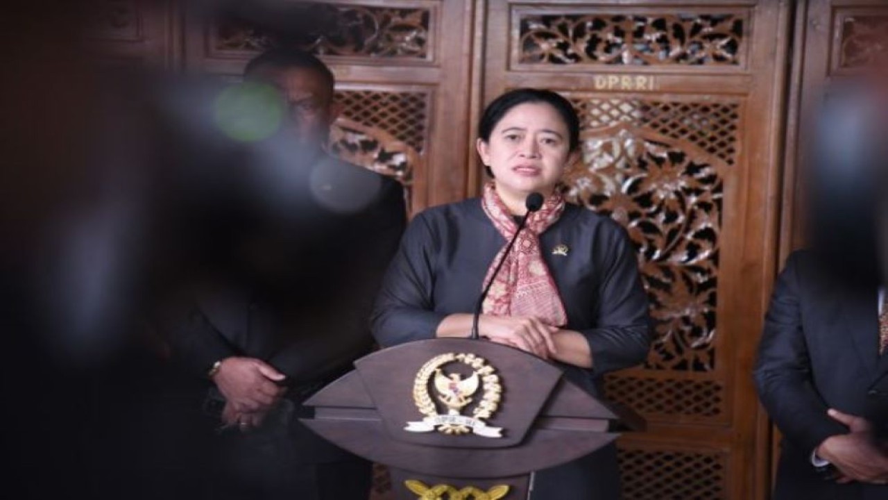 Ketua DPR RI Dr. (H.C.) Puan Maharani saat konferensi pers usai Rapat Paripurna di Komplek Parlemen Senayan, Jakarta, Kamis (15/12/2022). (Geraldi/nr)