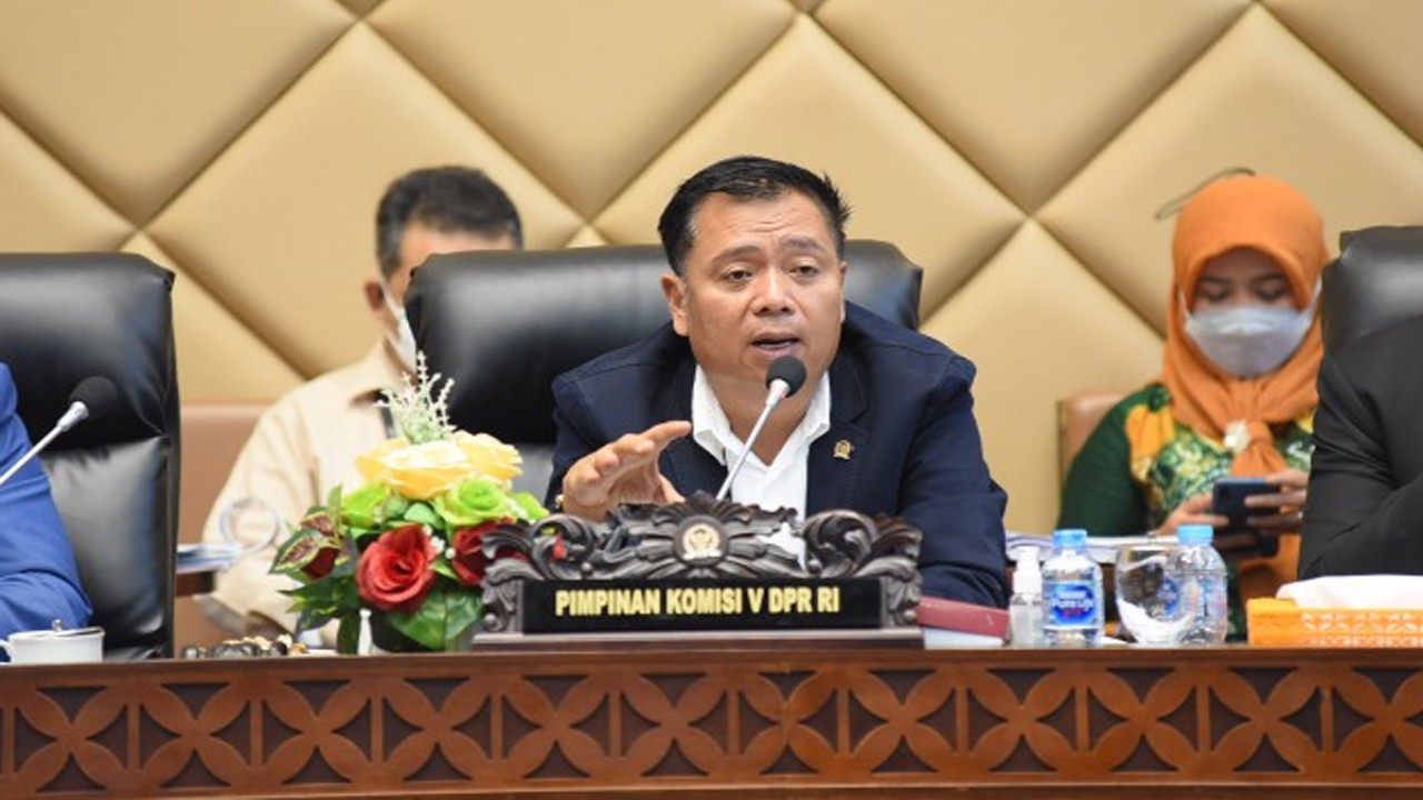 Ketua Komisi V DPR RI Lasarus saat membuka Rapat Dengar Pendapat Komisi V DPR RI. Foto: Arief/nr