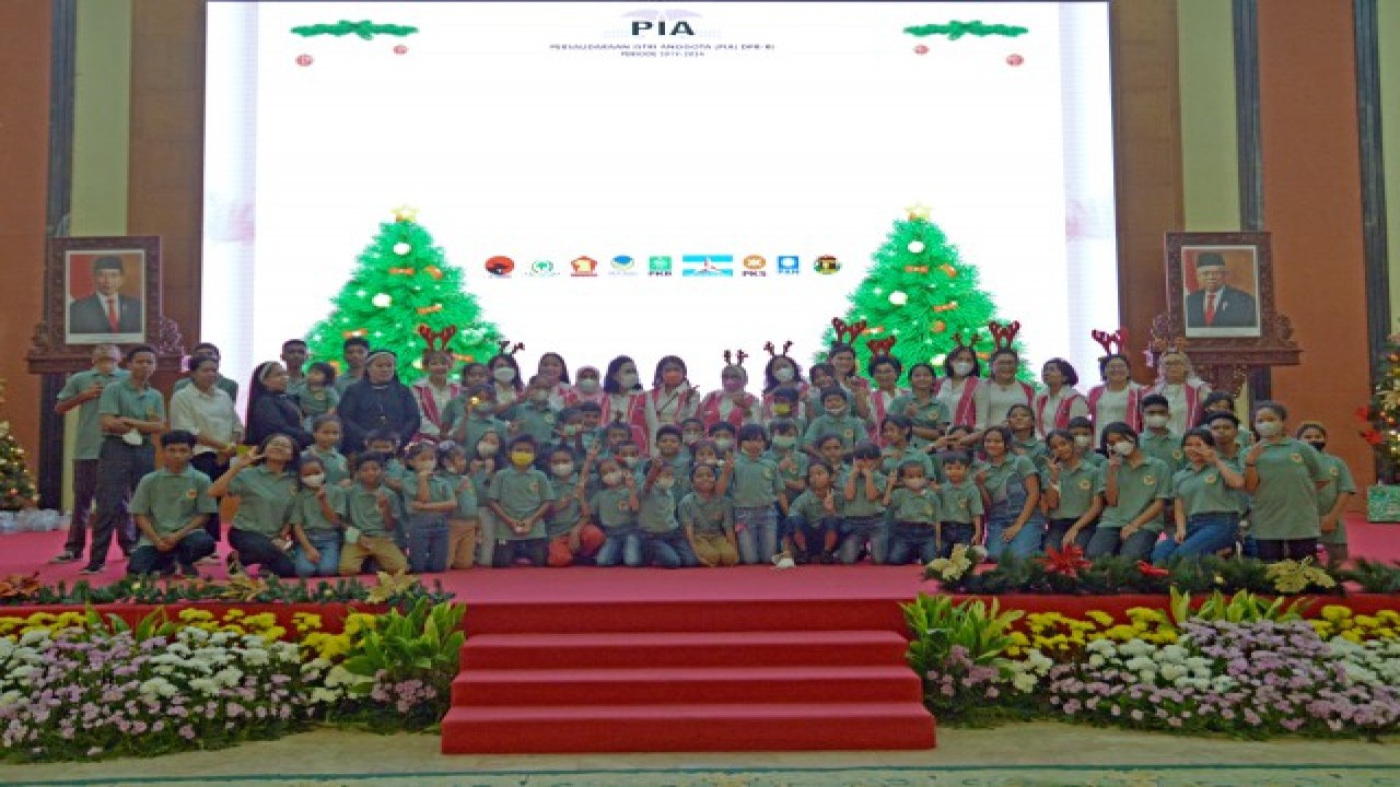 Persaudaraan Isteri Anggota (PIA) DPR RI mengundang 150 Anak Panti asuhan di Jakarta untuk mengikuti perayaan Natal sekaligus melaksanakan bakti sosial di Gedung DPR RI. Acara yang akan diadakan di Ruang Pustakaloka, Senayan Jakarta pada Selasa, (13/12/2022). Foto: Vidhy/Man