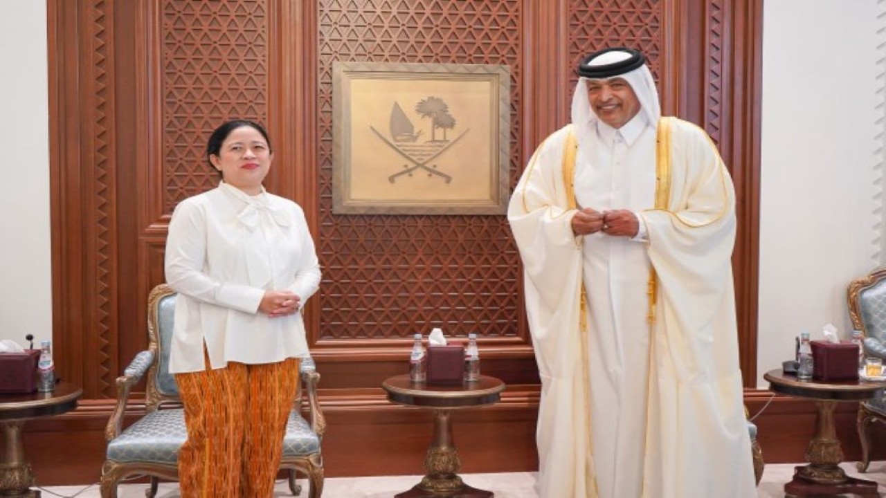 Ketua DPR RI Dr. (H.C.) Puan Maharani berfoto bersama Ketua Majelis Syuro Qatar, Hassan bin Abdullah Al-Ghanim di Doha, Qatar. (Dok/rni)