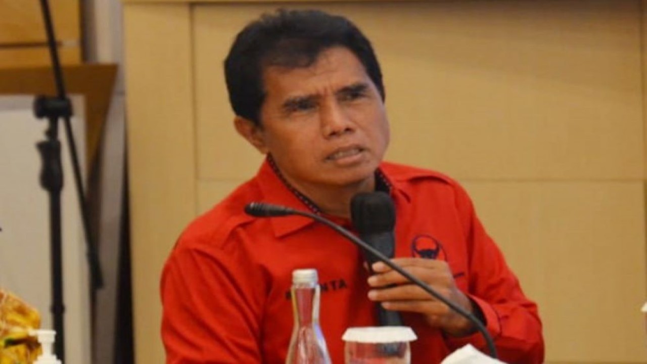Anggota Komisi II DPR RI Riyanta saat mengikuti pertemuan Kunspek di Kantor Wali Kota Tangerang Selatan, Selasa (6/12/2022). (Galuh/nr)