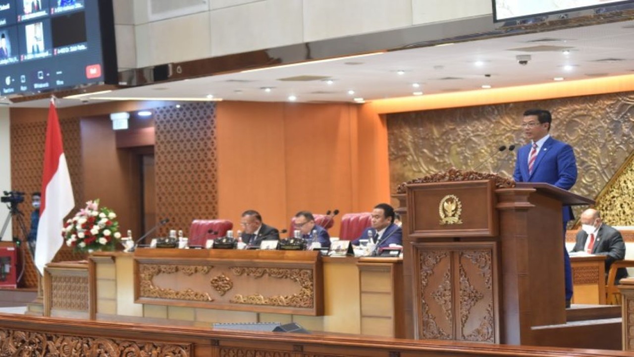 Anggota Komisi I DPR RI Sugiono dalam Rapat Paripurna DPR RI ke-11 Masa Persidangan II Tahun Sidang 2022-2023 di Gedung Nusantara II, Senayan, Jakarta, Selasa (6/12/2022). (Jaka/Man)