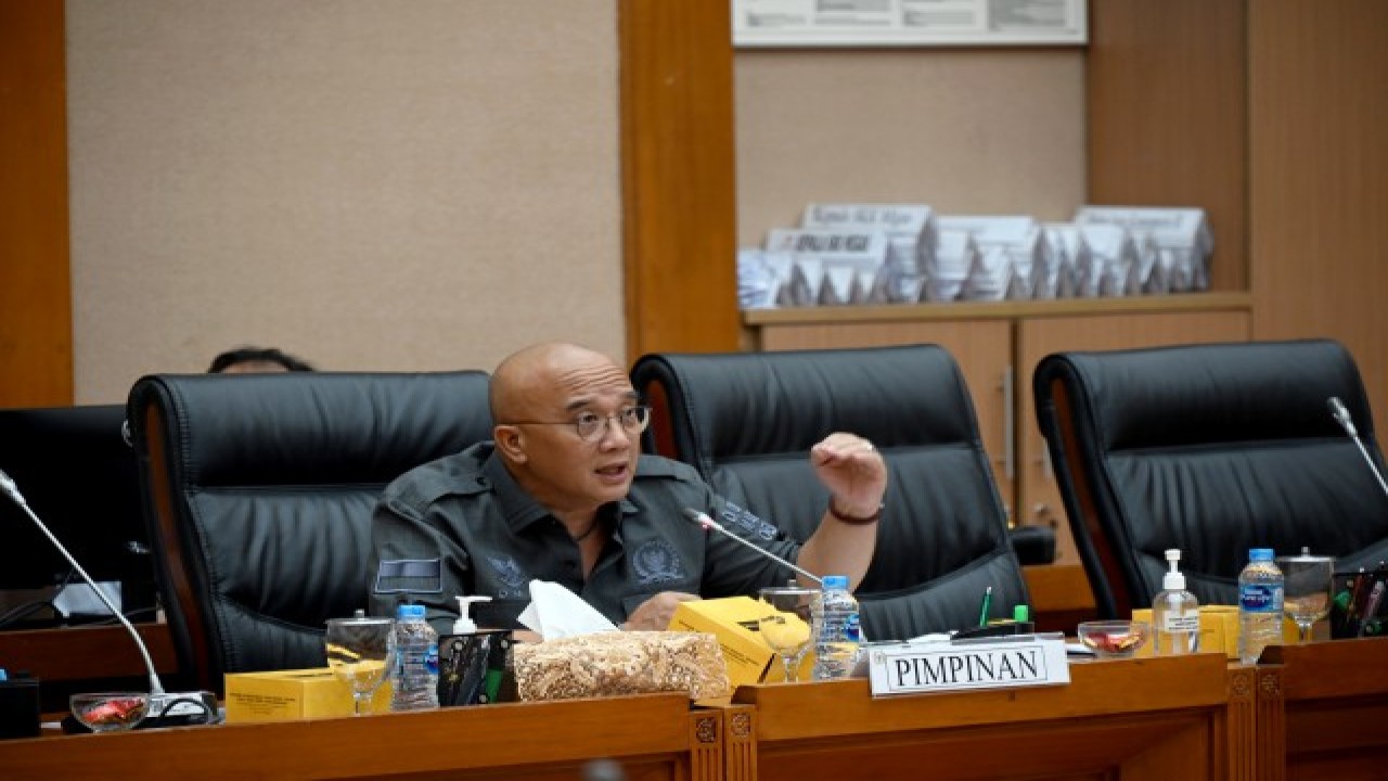 Wakil Ketua Komisi VII Dony Maryadi Oekon saat Rapat Dengar Pendapat dengan Dirjen Migas di Gedung Nusantara I. Foto: Mentari/nr