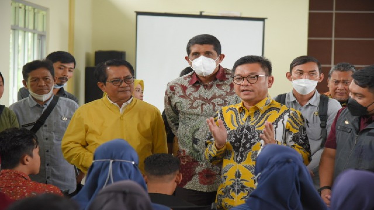 Wakil Ketua Komisi VIII DPR RI Ace Hasan Syadzily saat memimpin Kunspik Komisi VIII DPR RI Mengenai Pengawasan Rehabilitasi Sosial Anak dan Remaja di Provinsi Jawa Barat. Foto: Ubed/nr