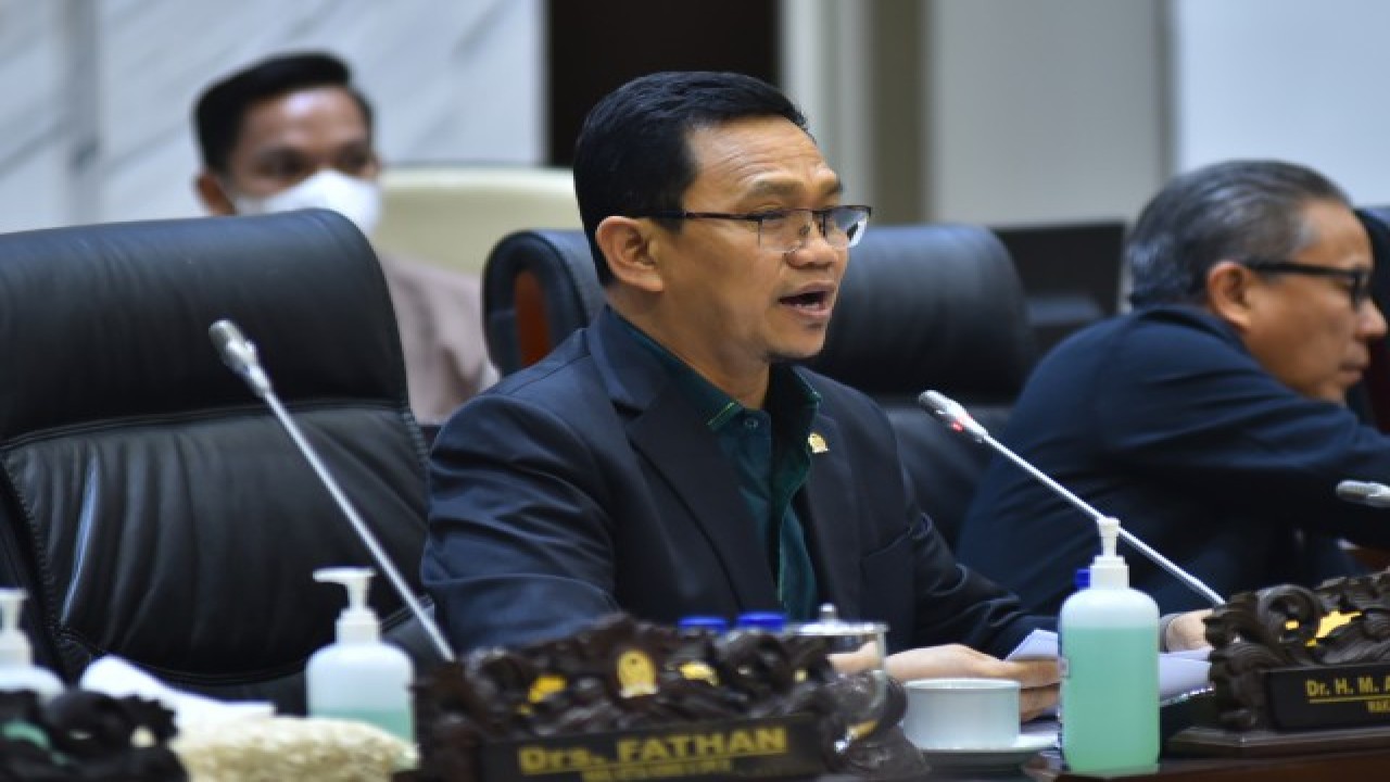 Wakil Ketua Komisi XI DPR RI Amir Uskara saat mengikuti agenda Komisi XI DPR menggelar uji kelayakan dan kepatutan terhadap enam KAP. Foto: Kresno/nr