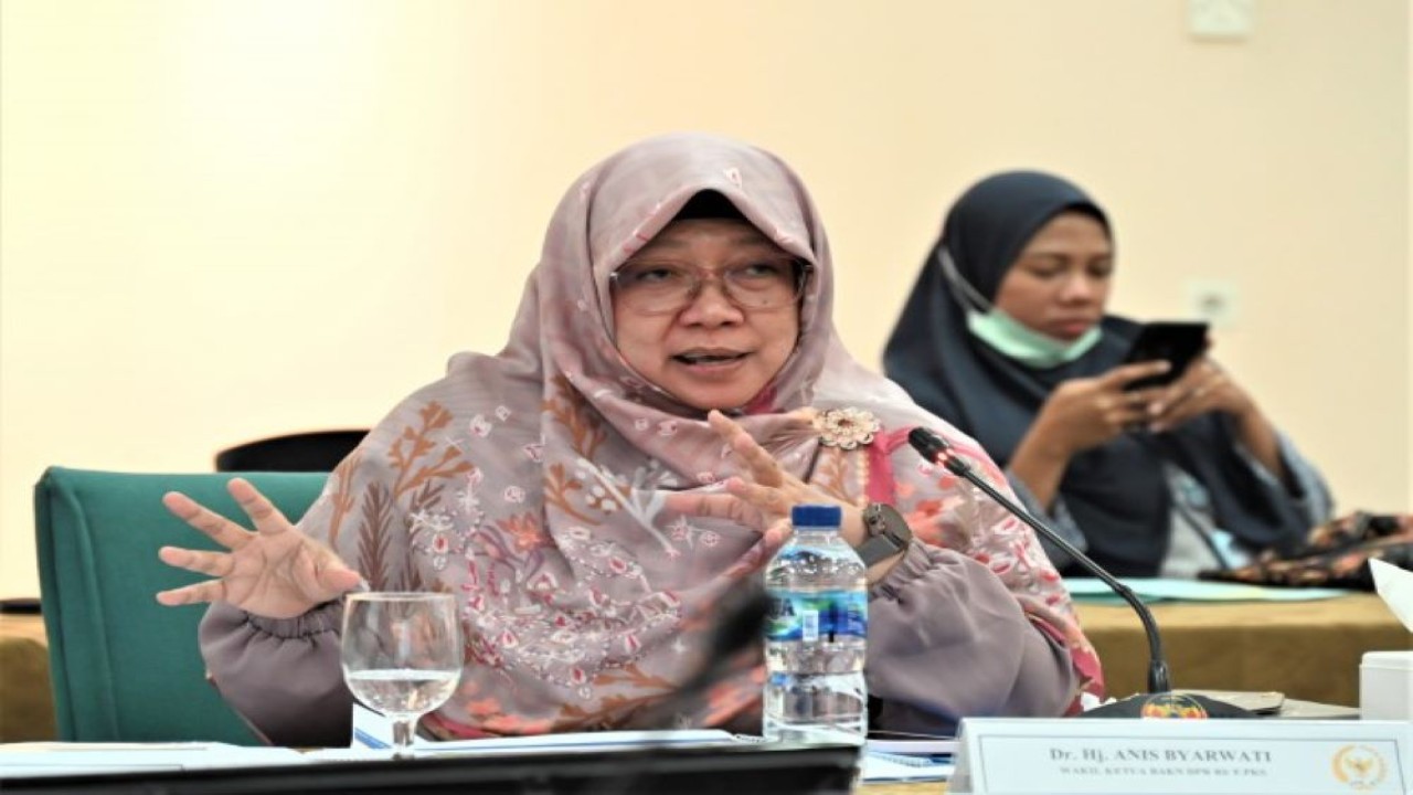 Wakil Ketua Badan Akuntabilitas Keuangan Negara (BAKN) DPR RI Anis Byarwati saat mengikuti Kunjungan Kerja BAKN DPR RI ke Jawa Barat, Selasa (24/1/2023). Kunjungan ini dilakukan terkait pengelolaan Cukai Hasil Tembakau. (Bianca/Man)