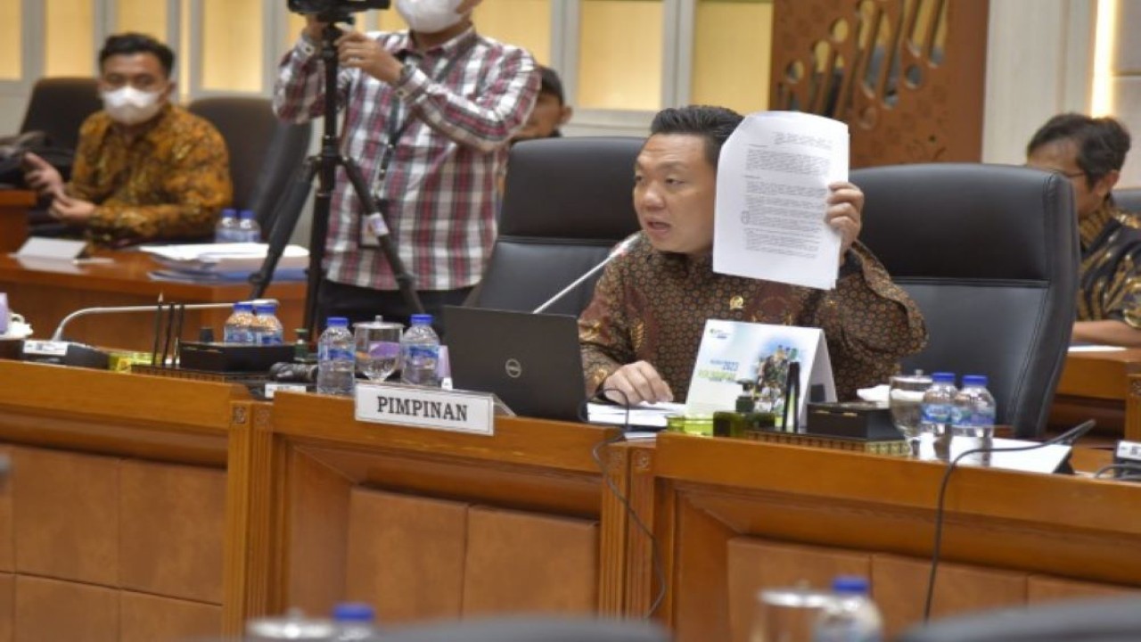 Wakil Ketua Komisi IX DPR RI Charles Honoris saat menerima audiensi Tim Advokasi Untuk Kemanusiaan, terkait korban Gagal Ginjal Akut Pada Anak (GGAPA) di Ruang Rapat Komisi IX, Gedung Nusantara I, Senayan, Jakarta, Rabu (25/1/2023). (Munchen/mr)