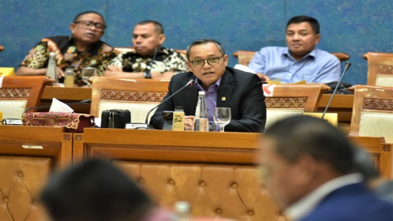 Anggota Komisi VI DPR RI Deddy Yevri Hanteru Sitorus dalam Rapat Dengar Pendapat (RDP) antara Komisi VI dengan PT BRI, PT Pegadaian, dan PT PNM yang digelar Senin (30/1/2023). (Oji/Man)