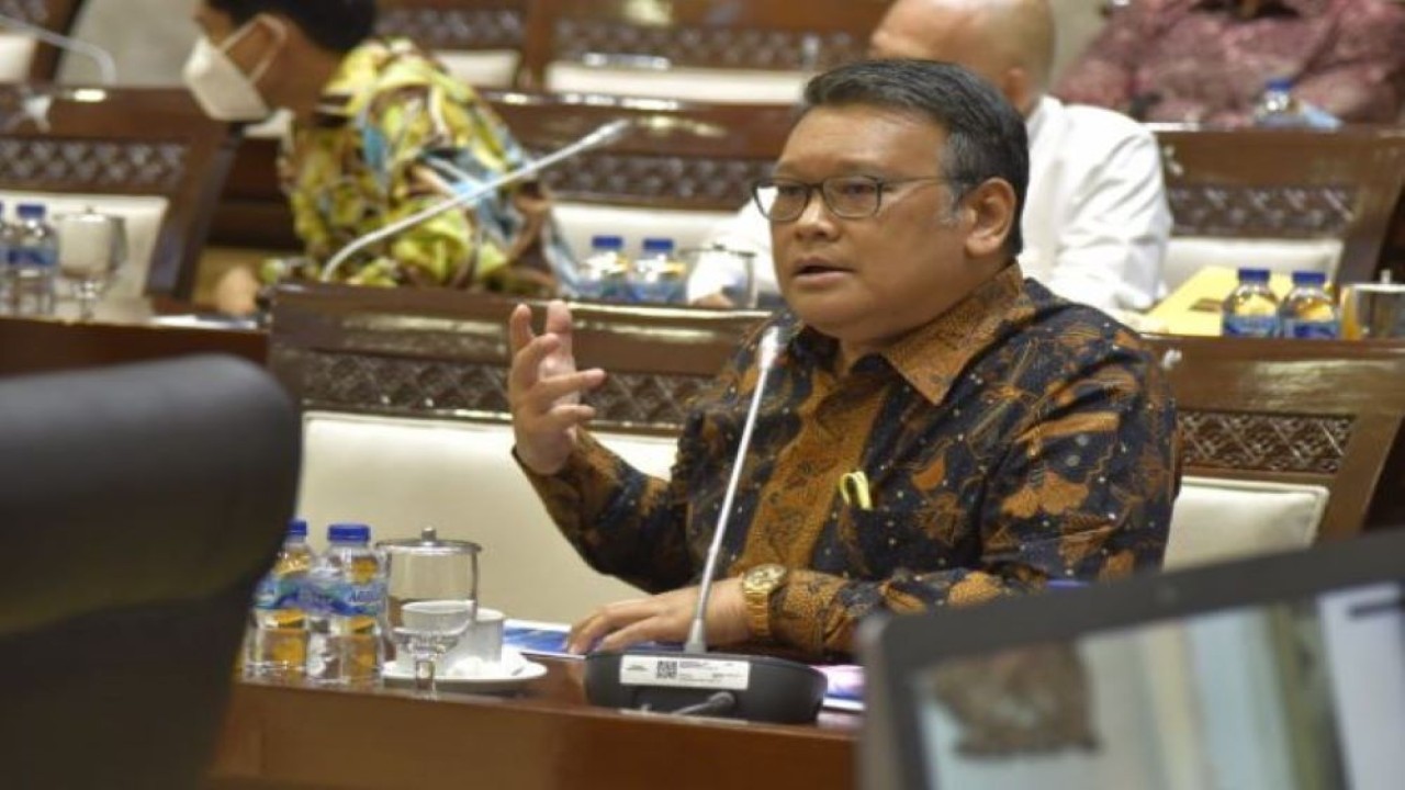 Anggota Komisi XI DPR RI Eriko Sotarduga saat menghadiri Rapat Dengar Pendapat (RDP) Komisi XI dengan Direktur Utama PT. BRI, Tbk dengan agenda pembahasan kinerja keuangan, di Gedung Nusantara I, Senayan, Jakarta, Selasa (24/1/2023). (Munchen/mr)