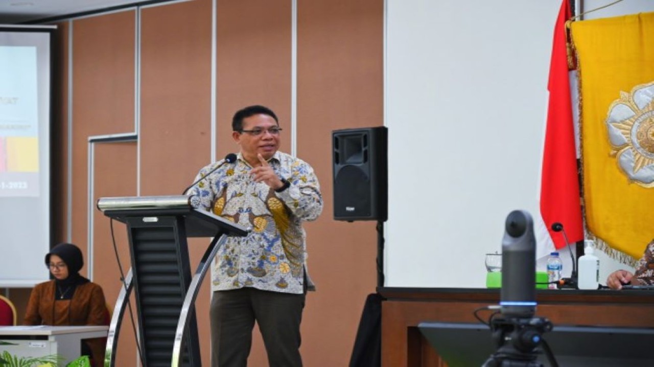 Kepala BK DPR RI Inosentius Samsul saat menjadi pembicara pada FGD yang diselenggarakan oleh Pusat Perancangan Undang-Undang (PUU) Setjen DPR RI. (Mentari/nr)