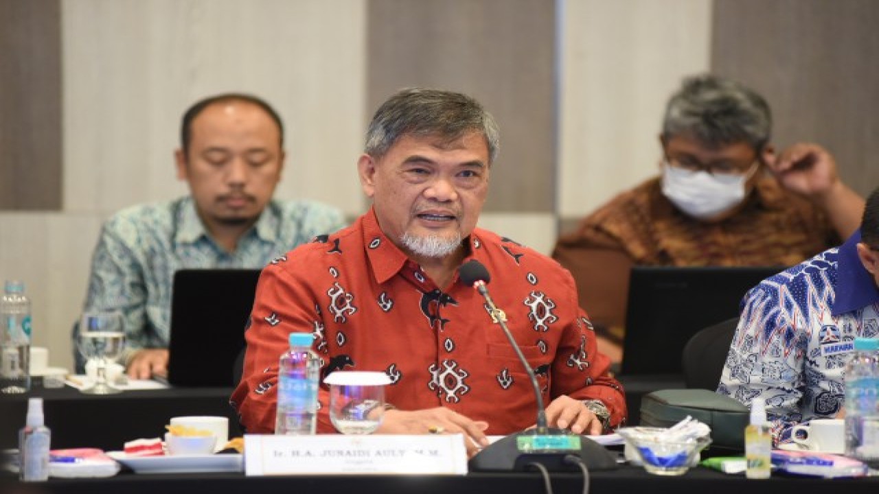Anggota Komisi XI DPR RI Junaidi Auly saat mengikuti pertemuan dengan OJK, Himbara, dan Perbarindo di Provinsi Lampung. Foto: Dep/nr