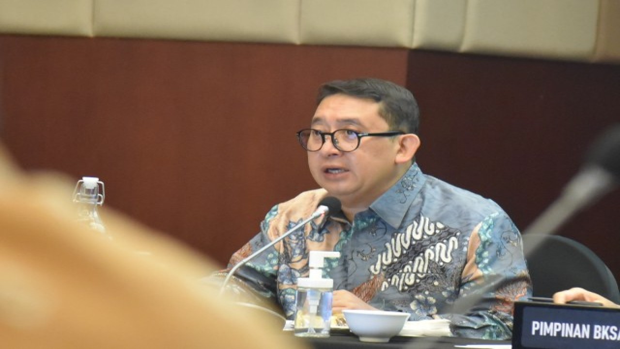 Ketua BKSAP DPR RI Fadli Zon saat menjadi pembicara dalam FGD yang diselenggarakan BKSAP di Bogor. Foto: Ria/nr