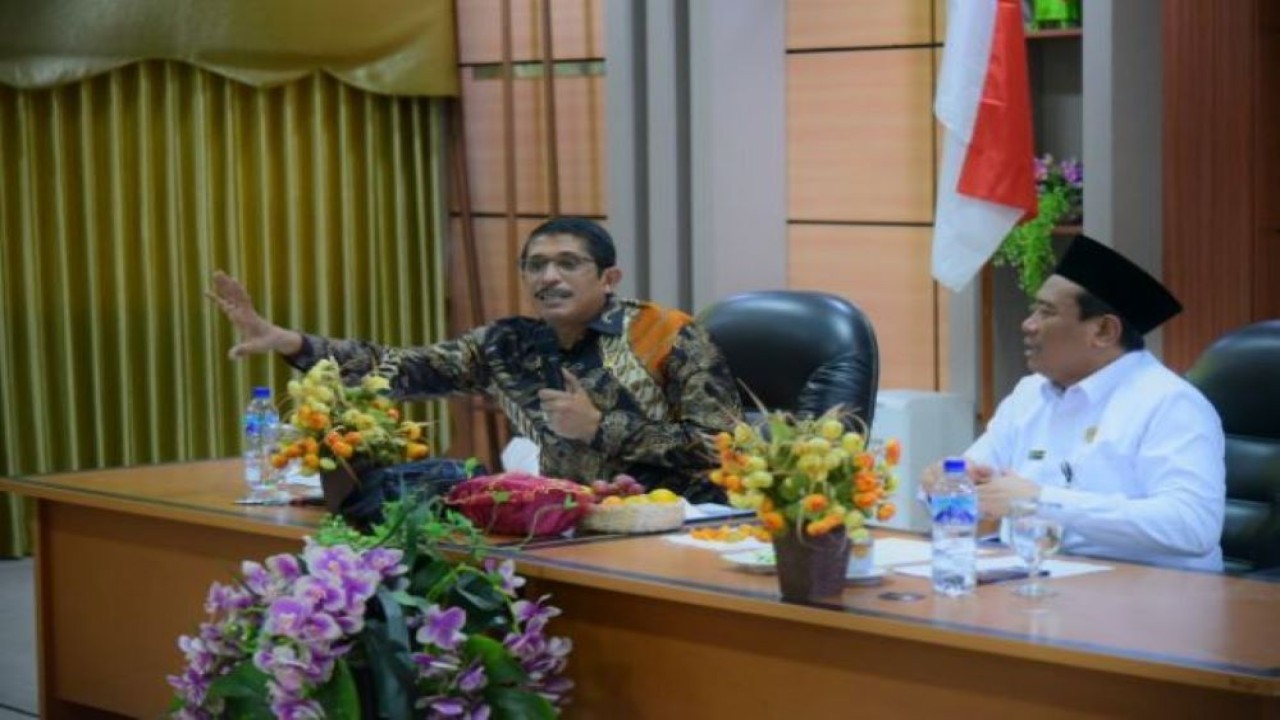 Anggota Komisi VIII DPR RI Muhammad Ali Ridha saat pertemuan dengan Kepala Kantor Wilayah Kementerian Agama Provinsi Jawa Timur, di Kantor Wilayah Kementerian Agama Provinsi Jawa Timur, Surabaya, Jawa Timur, Senin (30/1/2023). (qq/man)