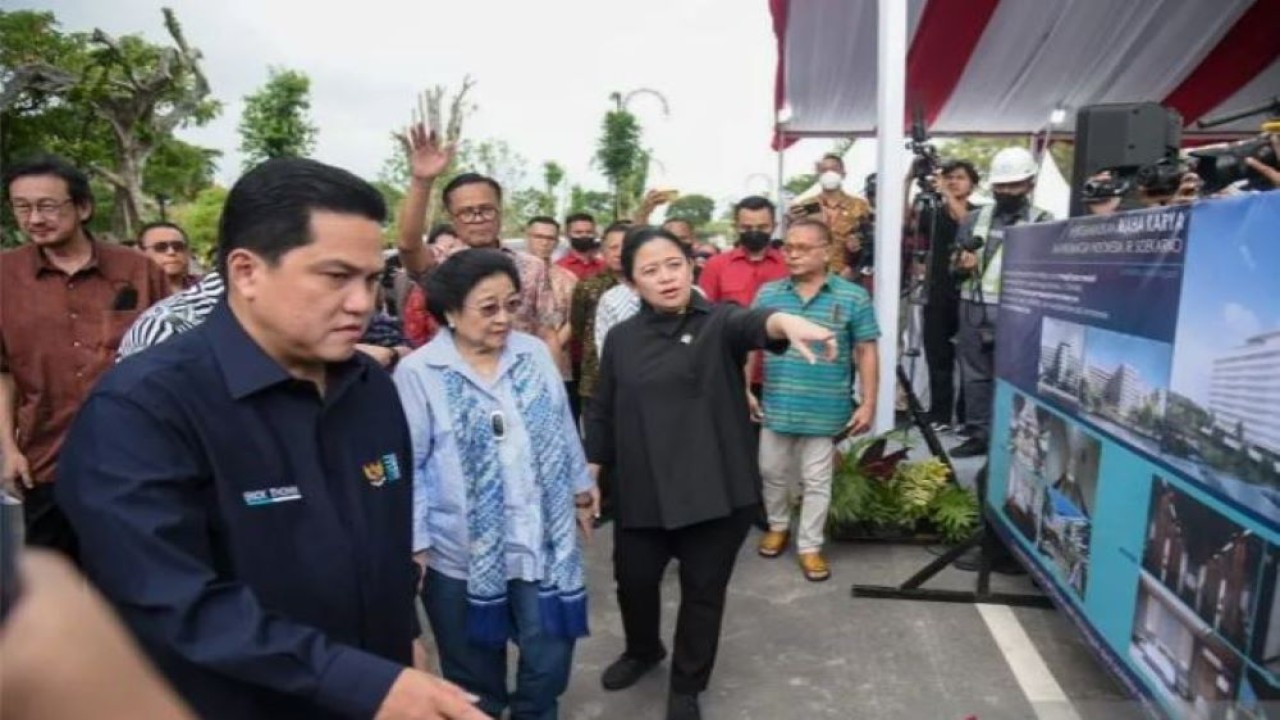 Ketua DPR RI Dr. (H.C.) Puan Maharani, Presiden ke-5 RI Megawati Soekarnoputri dan Menteri Badan Usaha Milik Negara (BUMN)​​​​​​​ Erick Thohir saat meninjau pembangunan RS Internasional Bali di KEK Sanur, Denpasar, Bali, Senin (16/1/2023). (ANTARA/HO-DPR)