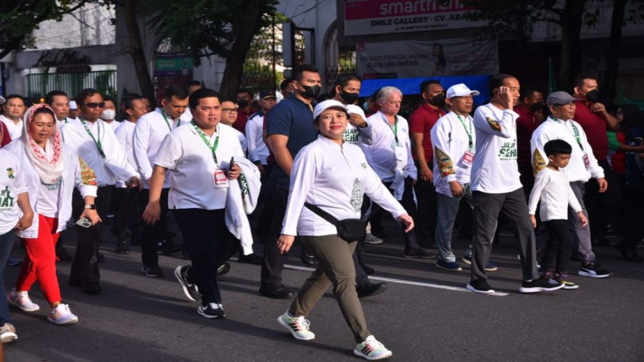 Ketua DPR RI Dr. (H.C.) Puan Maharani mengikuti jalan sehat Porseni Nu di Solo, Minggu (22/1/2023). (Istimewa)