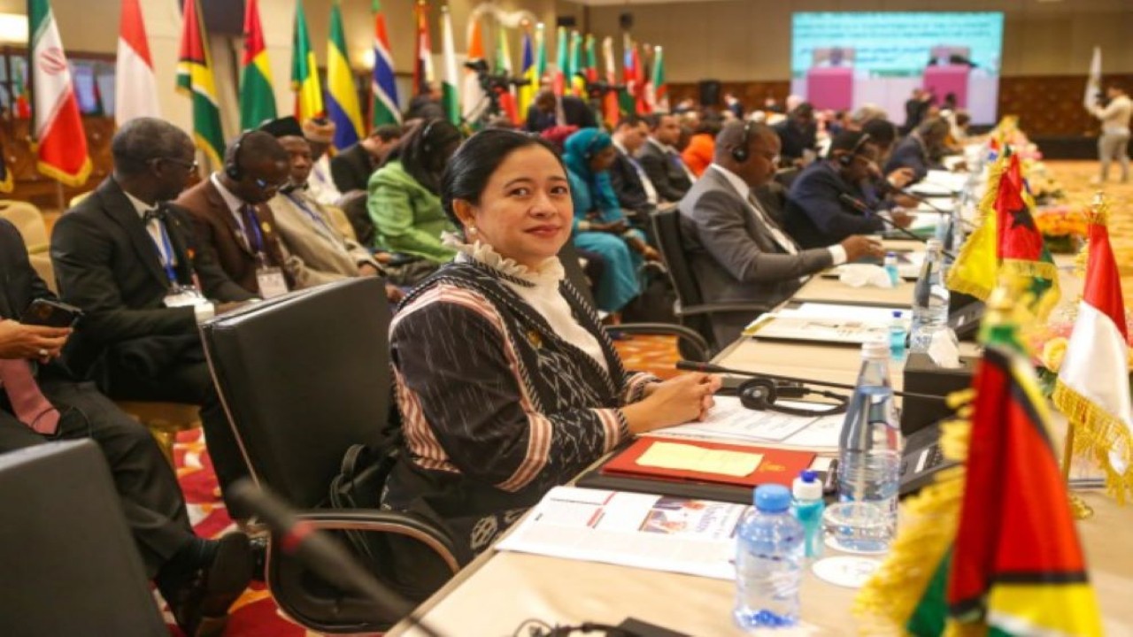 Ketua DPR RI Dr. (H.C.) Puan Maharani saat mengikuti sesi ke-17 Konferensi Persatuan Parlementer Negara Anggota OKI atau PUIC yang digelar di International Conference Center (ICC), Aljazair, Senin (30/1/2022). (Ist/nr)