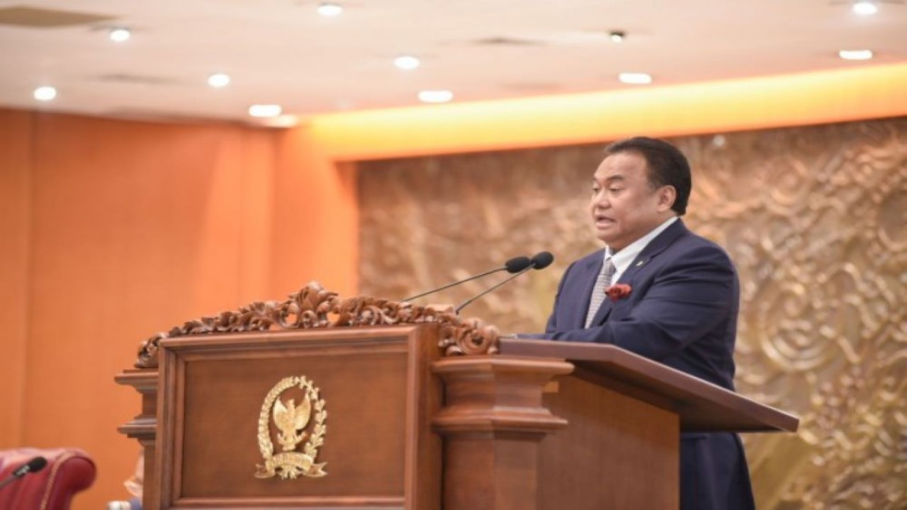 Wakil Ketua DPR RI Rachmat Gobel saat membacakan pidato di Rapat Paripurna Pembukaan Masa Persidangan III Tahun 2022-2023, Senayan, Jakarta, Selasa (10/1/2022). (Geraldi/nr)