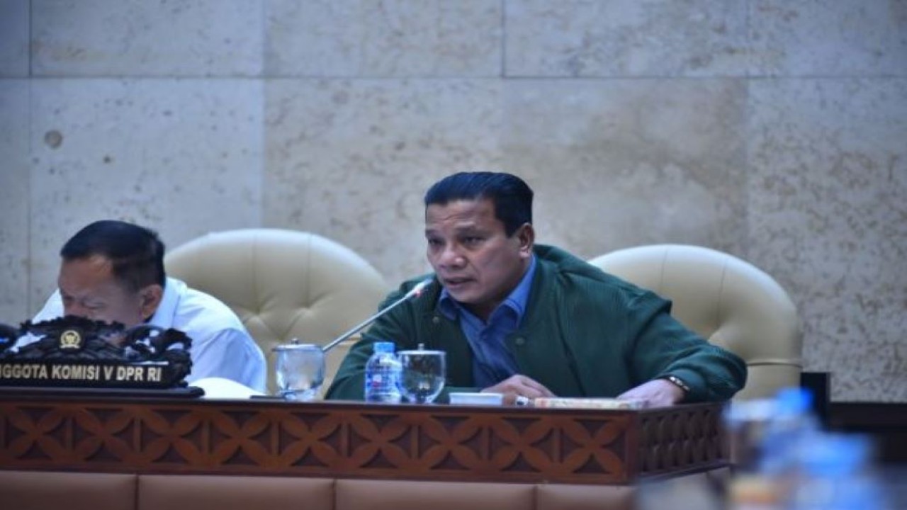 Anggota Komisi V DPR RI Ruslan M. Daud saat mengikuti Rapat Kerja Komisi V DPR RI dengan Menteri PUPR di DPR RI, Senayan, Jakarta, Selasa (17/1/2023). (Kresno/nr)
