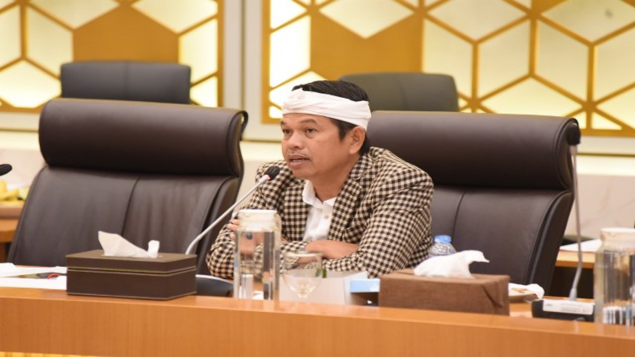 Wakil Ketua Komisi IV DPR RI Dedi Mulyadi saat Rapat Kerja Komisi IV dengan Menteri Kelautan dan Perikanan di Gedung Nusantara, Senayan, Jakarta, Selasa (17/01/2023). Foto: Arief/nr