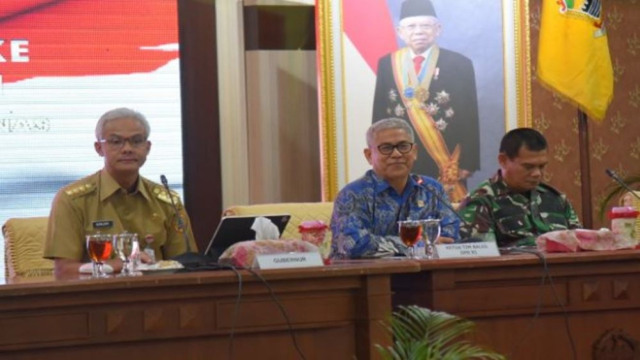 Anggota Baleg DPR RI Zainuddin Maliki (tengah) saat sosialisasi Baleg DPR RI dengan Gubernur Jawa Tengah (Jateng) Ganjar Pranowo dan pemangku kepentingan terkait, di Kantor Gubernur Jawa Tengah, Senin (16/1/2023). (Singgih/nr)