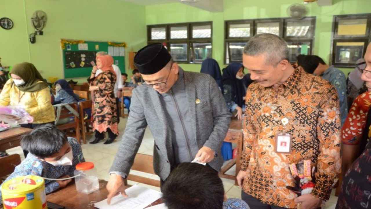 Wakil Ketua Komisi X DPR RI Abdul Fikri Faqih saat mengikuti kunjungan kerja reses ke Surabaya, Jawa Timur, Jumat (17/2/2023). (Balggys/nr)