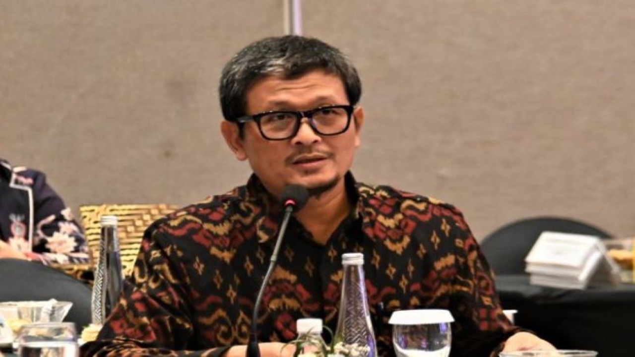 Anggota Komisi VI DPR RI Amin Akram saat pertemuan dengan BRI, BNI dan PNM di Surabaya, Jawa Timur, Jumat (24/2/2023). (Bianca/Man)