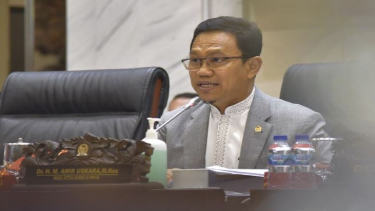 Wakil Ketua Komisi XI DPR RI Amir Uskara saat memimpin Rapat Dengar Pendapat (RDP)  dengan Direktur Utama Lembaga Pengelola Dana Pendidikan (LPDP) di Gedung Nusantara 1, Senayan, Jakarta, Rabu (1/2/2023). (Munchen/nr)