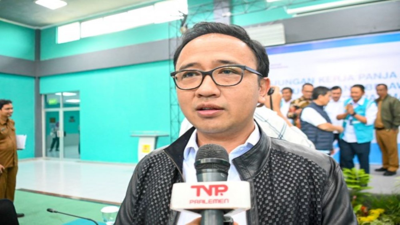 Wakil Ketua Komisi VII DPR RI Bambang Heryadi usai pertemuan Tim Panitia Kerja (Panja) Listrik Komisi VII DPR RI yang melakukan Kunjungan Kerja Spesifik (Kunspik) ke PLTU Sicanang, Belawan, Sumatera Utara, Senin (13/2/2023). (Rdn/Man)