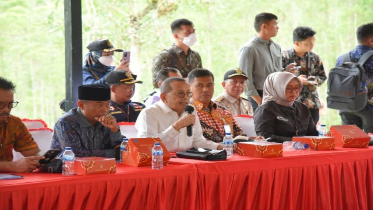 Anggota Komisi IX DPR RI Darul Siska saat mengikuti pertemuan kunjungan kerja Komisi IX DPR RI di Titik Nol Ibu Kota Nusantara, Kabupaten Penajam Paser Utara, Provinsi Kalimantan Timur, Kamis (2/2/2023). (Singgih/nr)