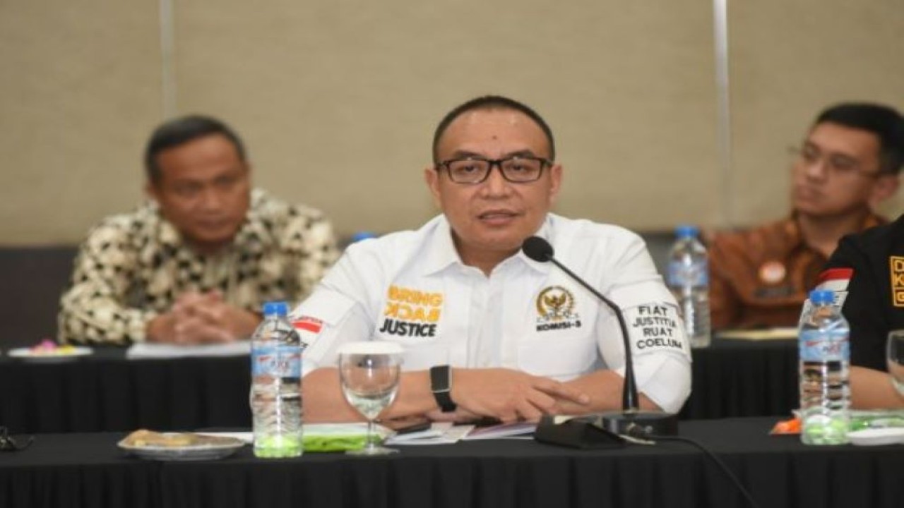 Anggota Komisi III DPR RI Didik Mukrianto saat mengikuti Tim Kunker Reses Komisi III DPR rapat dengan jajaran Pengadilan Tinggi dan Pengadilan Agama Malut, Ternate, Senin (20/2/2023). (Jaka/rni)